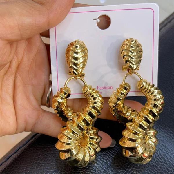 두바이 신부의 귀걸이 과장 금도금 8 모양 매달린 귀걸이 특이한 결혼식 웨딩 파티 쥬얼리 세트 크리스마스 선물