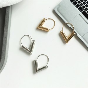 귀걸이 삼각형 귀고리 기하학 섬세한 장식 용품 보석 도매 간단한 금속 합금 새로운 패션 568