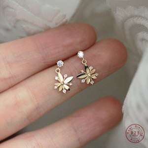 925 스털링 실버 유럽 스타일 14K 골드 도금 귀걸이 여성 간단한 작은 신선한 꽃 절묘한 패션 쥬얼리