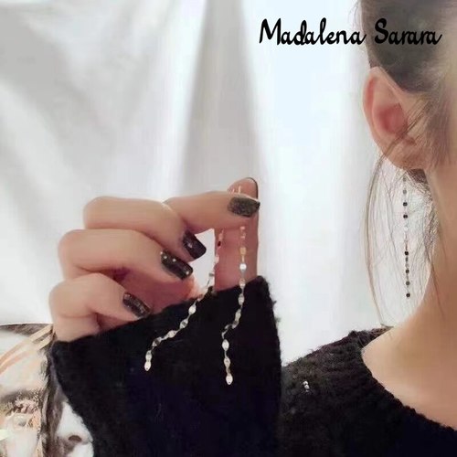 MADALENA SARARA 18K 골드 여성 귀걸이 트리플 립  스타일 AU750 핸드메이드