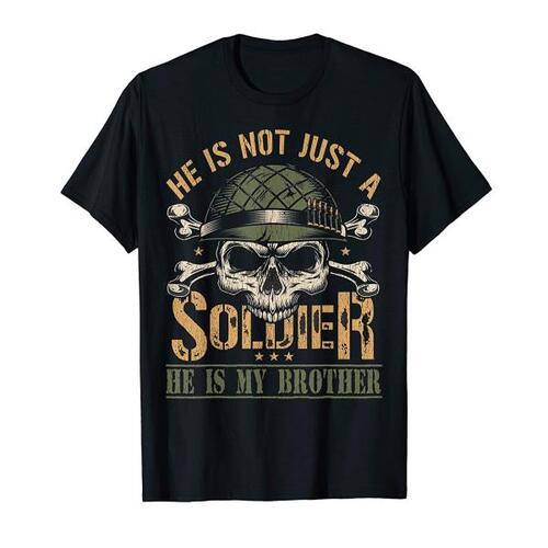 그는 군인 아니에요 내 형제 자랑스런 자매 티셔츠입니다
